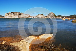 The rocky hills by the lake,yunnan,china,åœ¨äº‘å—æ›²é–,ä¸­å›½